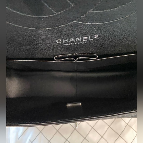 Chanel Classic Double Flap Chevron Jumbo Calfskin Bag in Black from 22C - Rare - Picture 10 of 17